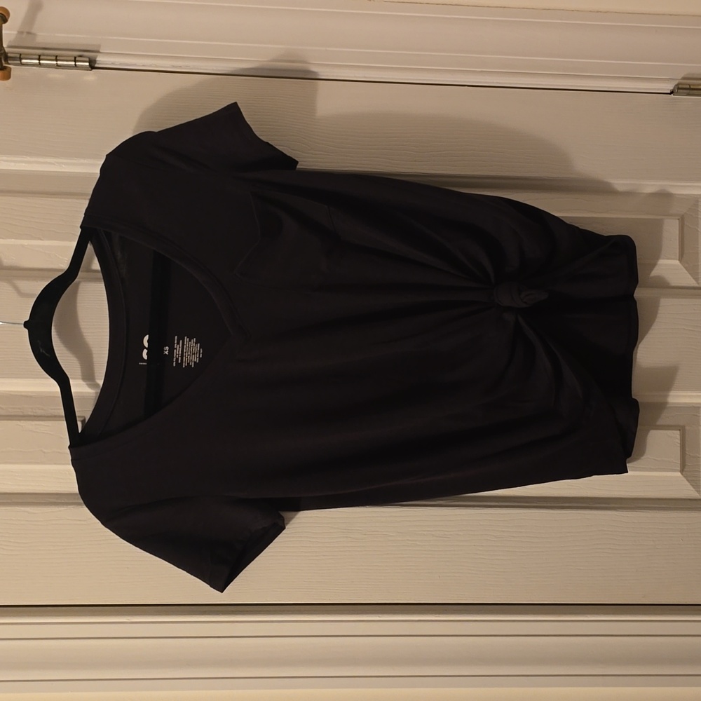 SO BRAND WOMENS JUNIOR SIZE BLACK SHORT SLEEVE TEE-SHIRT WITH KNOTTED BOTTOM XS